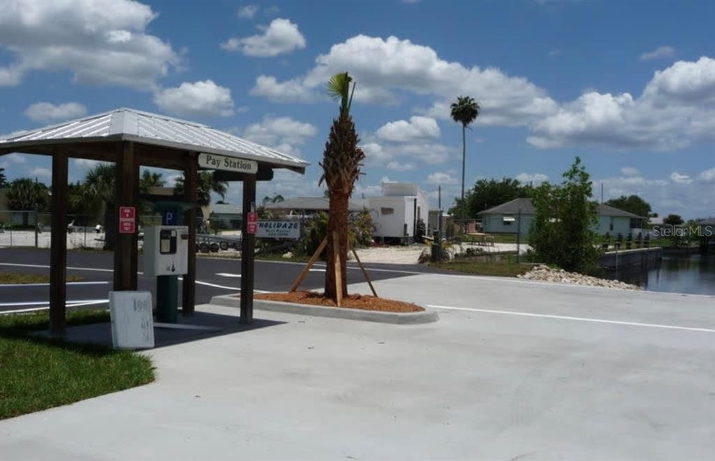 For Sale: $224,000 (2 beds, 2 baths, 728 Square Feet)