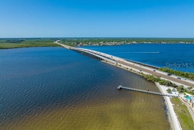 For Sale: $224,000 (2 beds, 2 baths, 728 Square Feet)