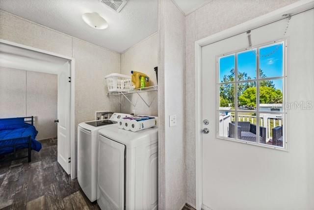 For Sale: $224,000 (2 beds, 2 baths, 728 Square Feet)