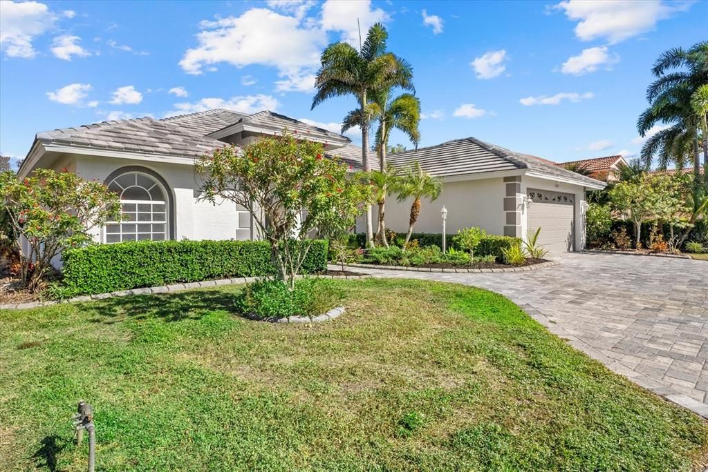 For Sale: $650,000 (4 beds, 3 baths, 2890 Square Feet)