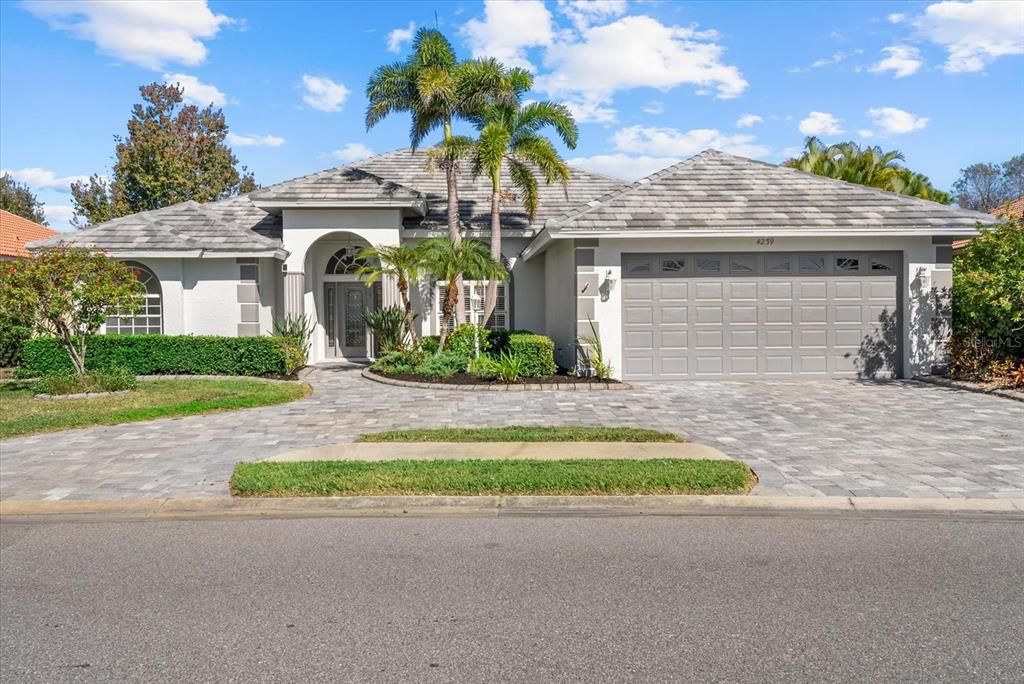 For Sale: $650,000 (4 beds, 3 baths, 2890 Square Feet)