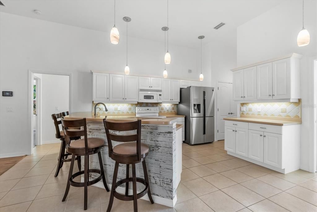 For Sale: $650,000 (4 beds, 3 baths, 2890 Square Feet)