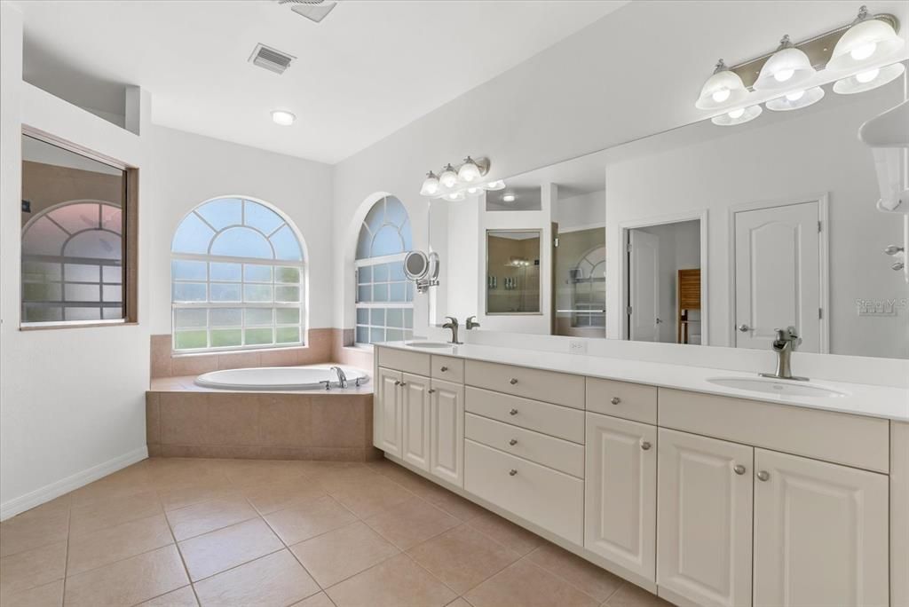 For Sale: $650,000 (4 beds, 3 baths, 2890 Square Feet)