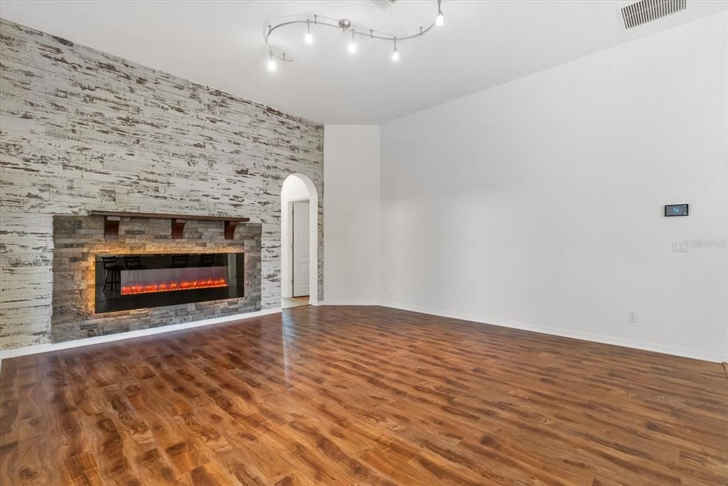 For Sale: $650,000 (4 beds, 3 baths, 2890 Square Feet)