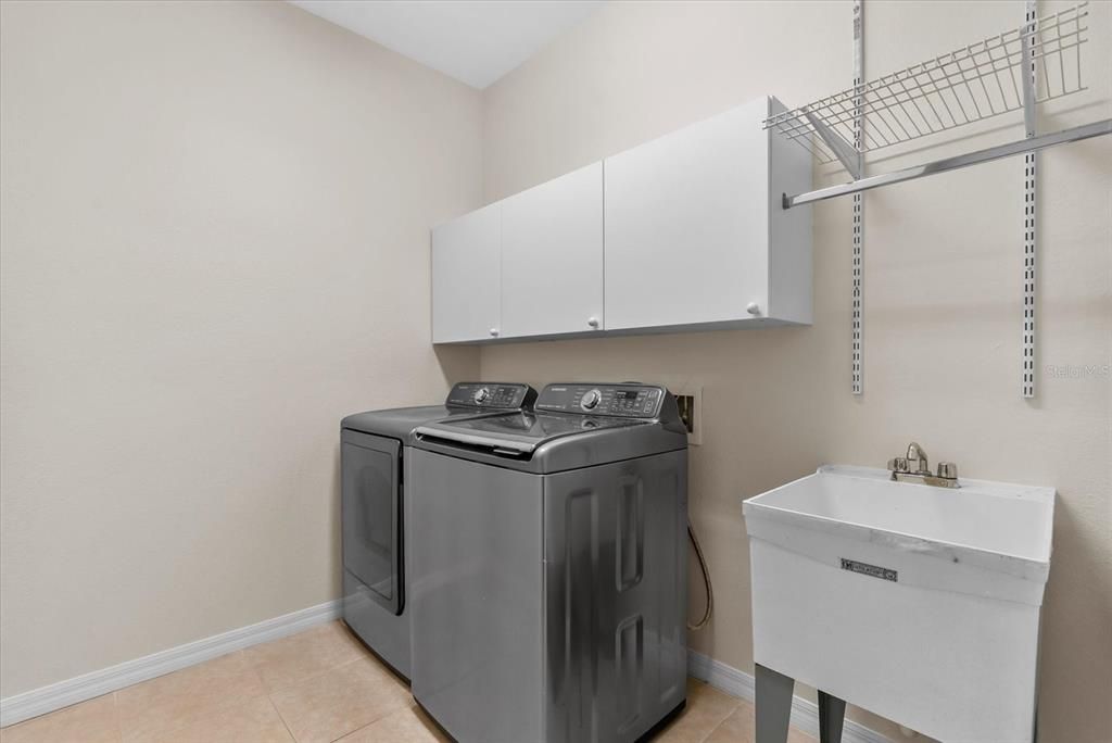 For Sale: $650,000 (4 beds, 3 baths, 2890 Square Feet)