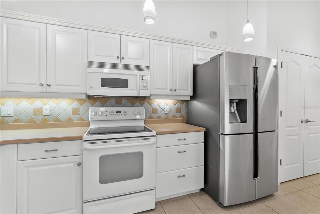 For Sale: $650,000 (4 beds, 3 baths, 2890 Square Feet)