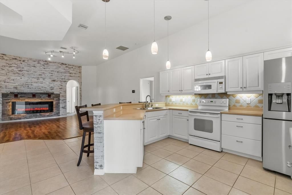 For Sale: $650,000 (4 beds, 3 baths, 2890 Square Feet)