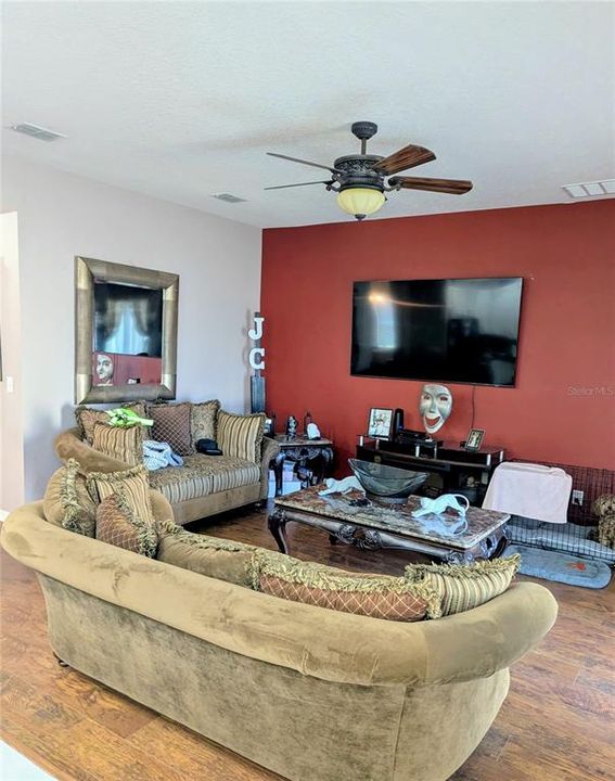 For Sale: $409,900 (4 beds, 2 baths, 1839 Square Feet)