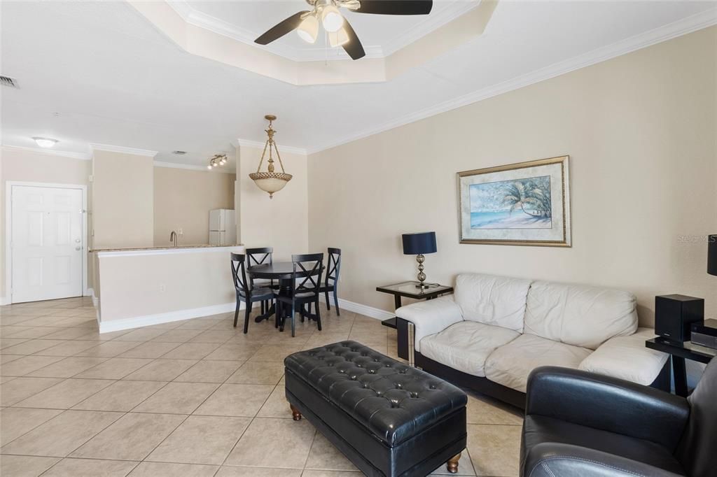 待售: $230,000 (1 贝兹, 1 浴室, 770 平方英尺)