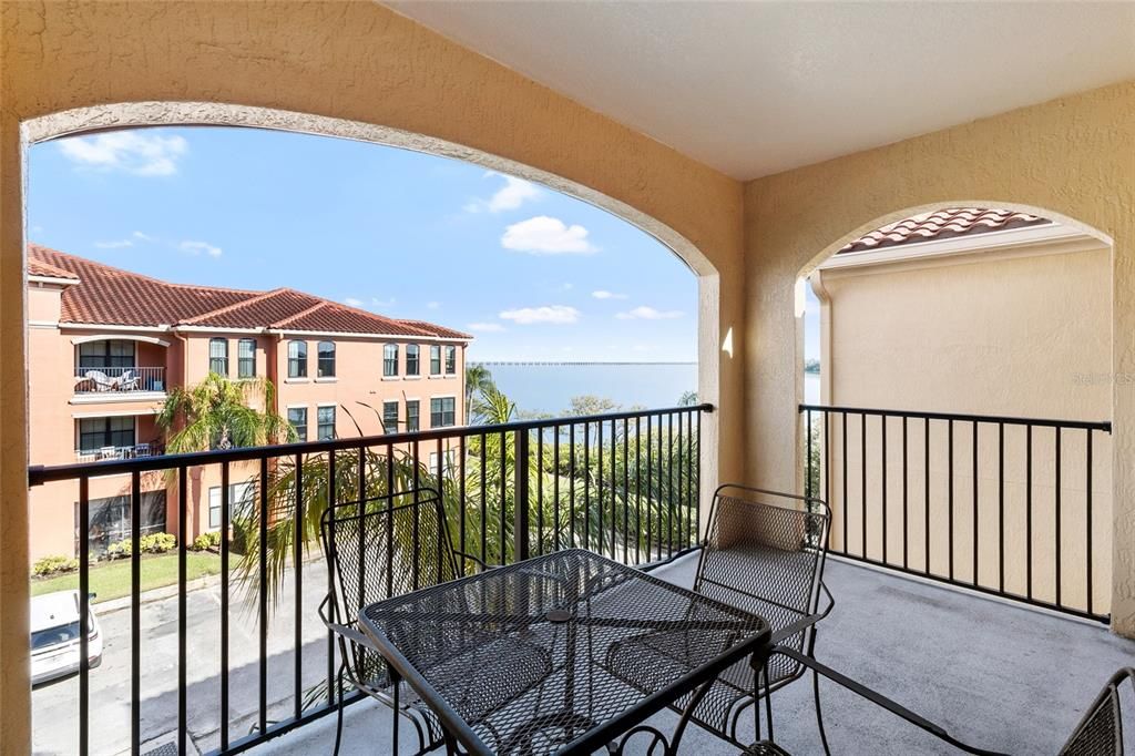 待售: $230,000 (1 贝兹, 1 浴室, 770 平方英尺)