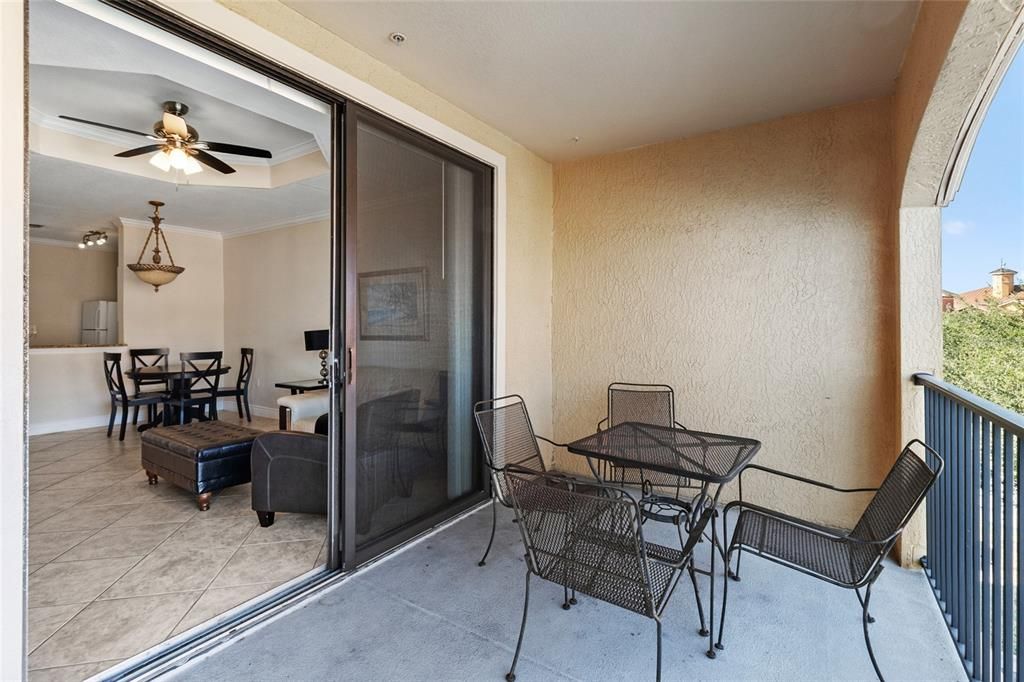 待售: $230,000 (1 贝兹, 1 浴室, 770 平方英尺)