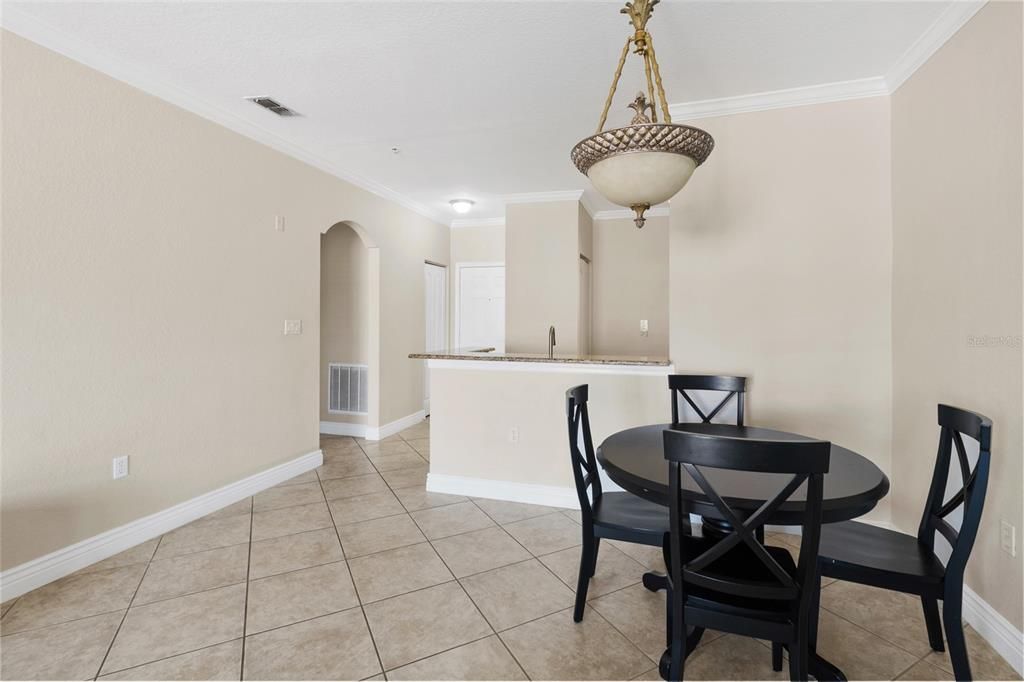 待售: $230,000 (1 贝兹, 1 浴室, 770 平方英尺)