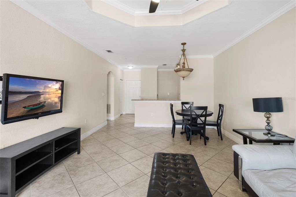 待售: $230,000 (1 贝兹, 1 浴室, 770 平方英尺)