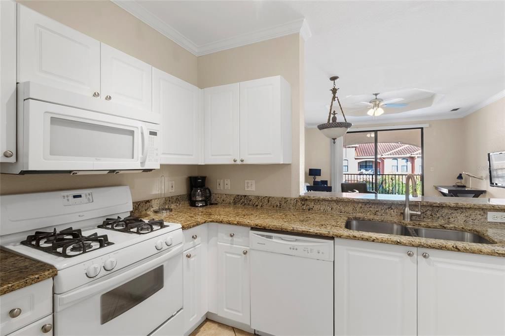 待售: $230,000 (1 贝兹, 1 浴室, 770 平方英尺)