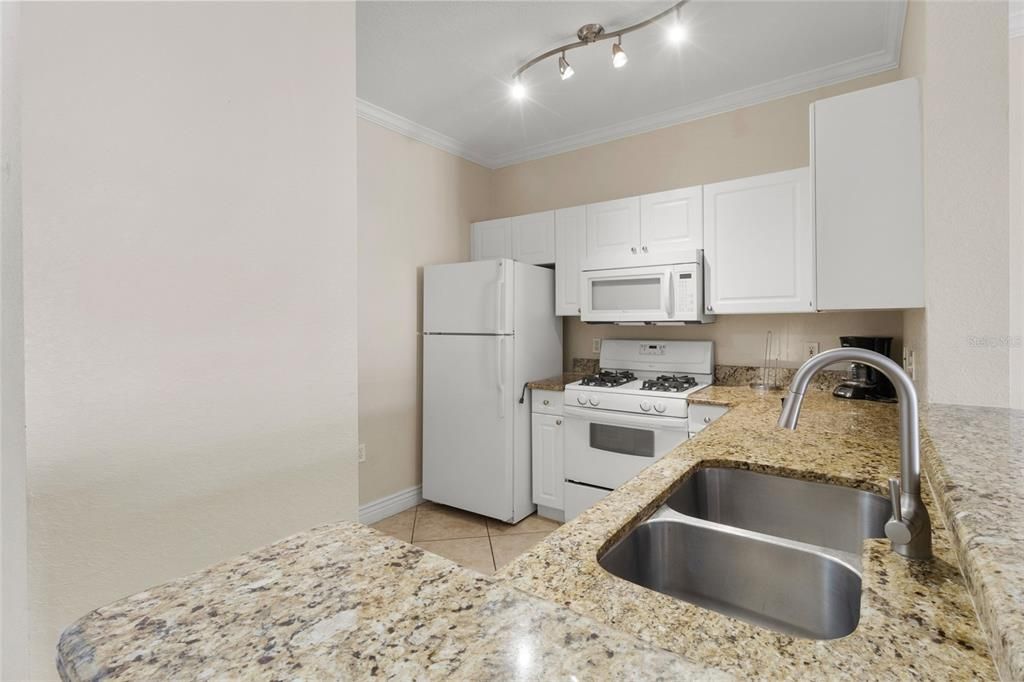 待售: $230,000 (1 贝兹, 1 浴室, 770 平方英尺)