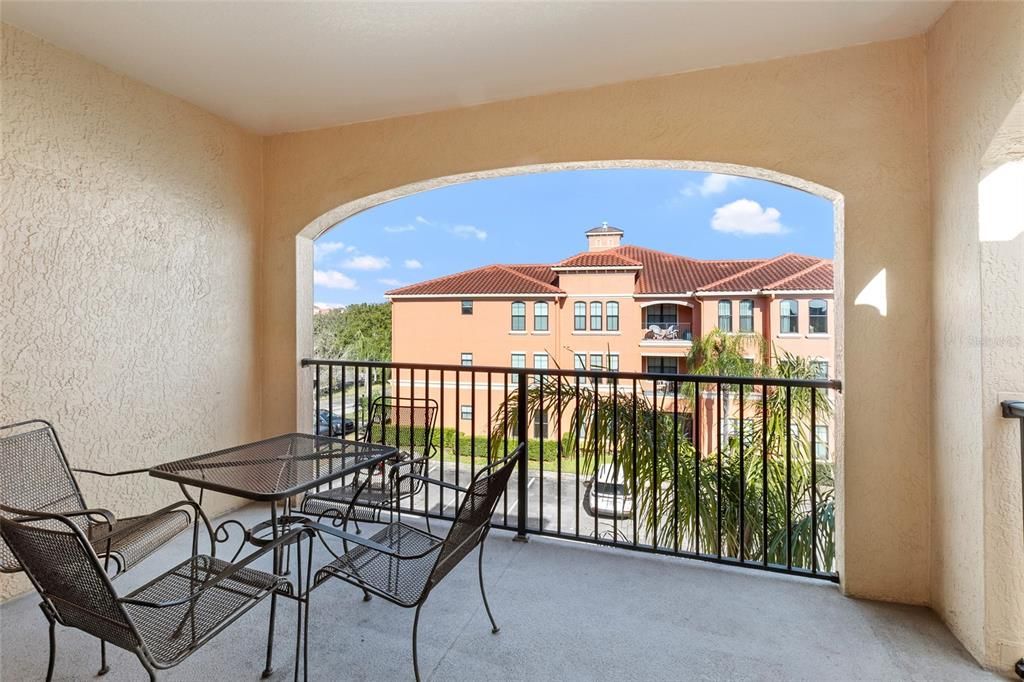 待售: $230,000 (1 贝兹, 1 浴室, 770 平方英尺)