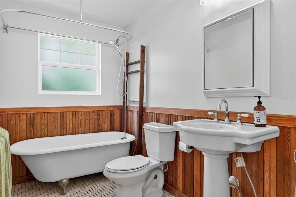 Active With Contract: $295,000 (3 beds, 2 baths, 1392 Square Feet)