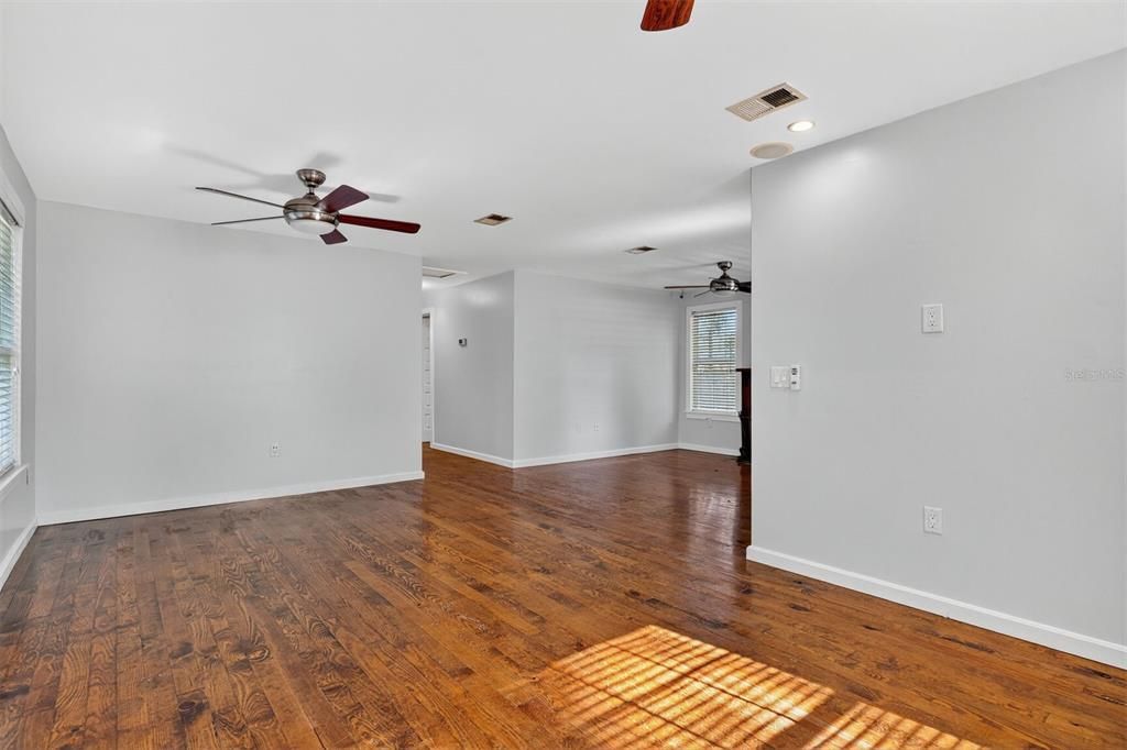 Active With Contract: $295,000 (3 beds, 2 baths, 1392 Square Feet)