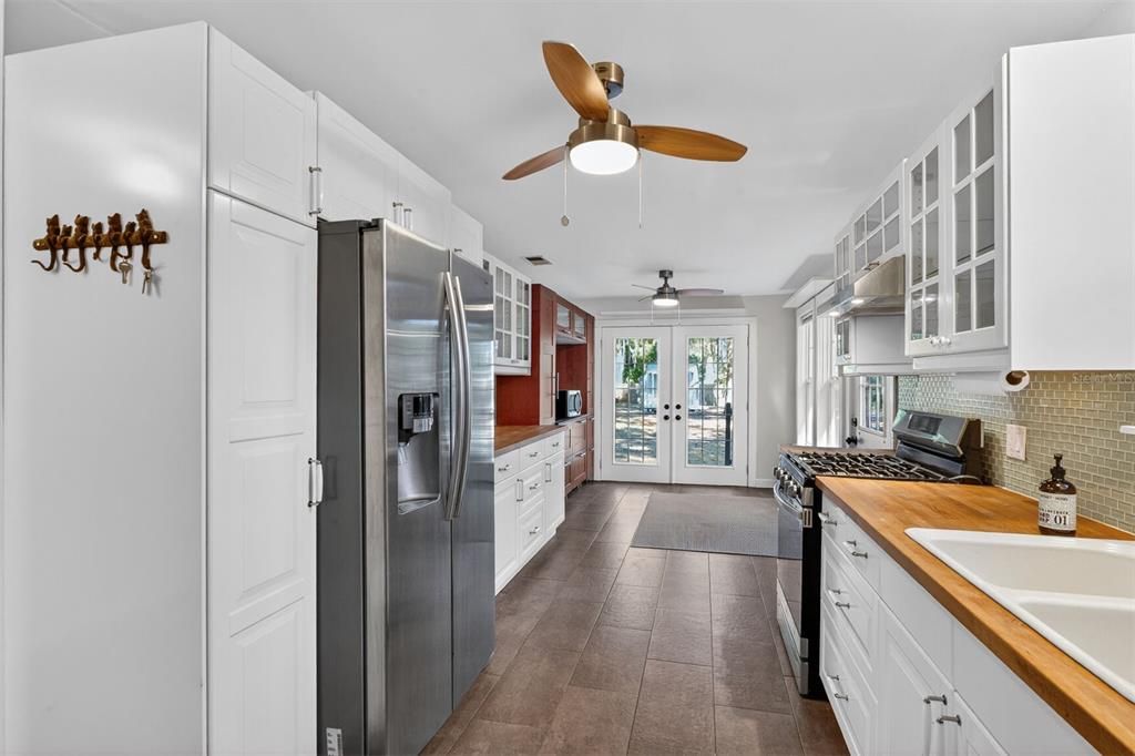 Active With Contract: $295,000 (3 beds, 2 baths, 1392 Square Feet)