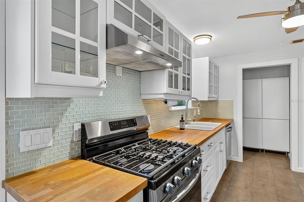 Active With Contract: $295,000 (3 beds, 2 baths, 1392 Square Feet)