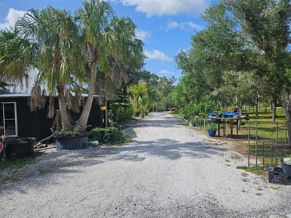 待售: $850,000 (4.96 acres)