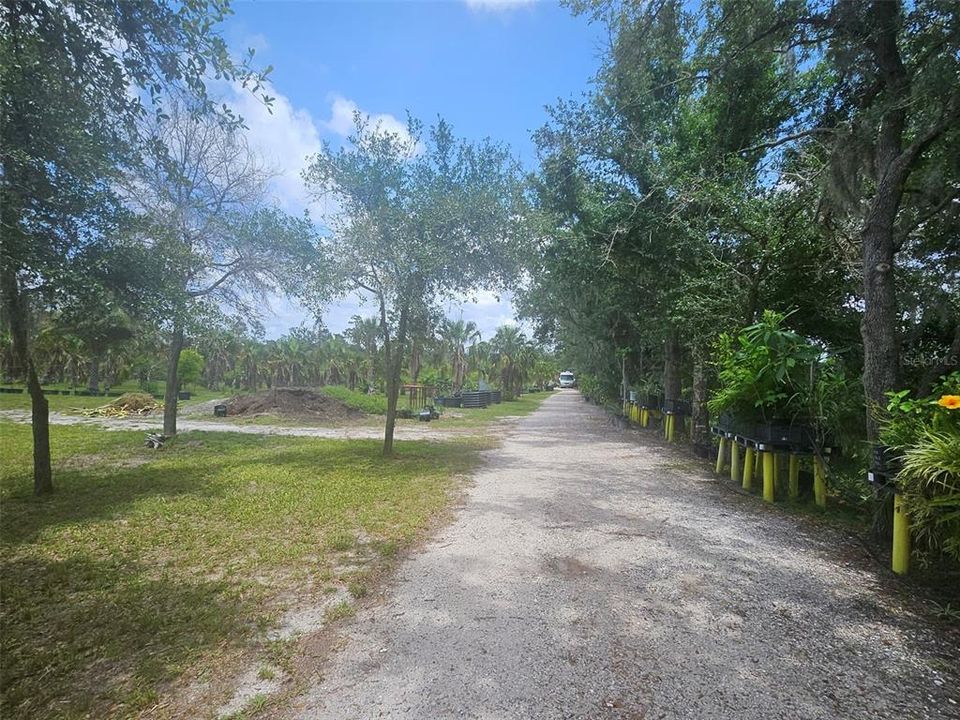 待售: $850,000 (4.96 acres)