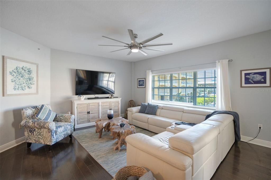 For Sale: $1,150,000 (3 beds, 2 baths, 2374 Square Feet)