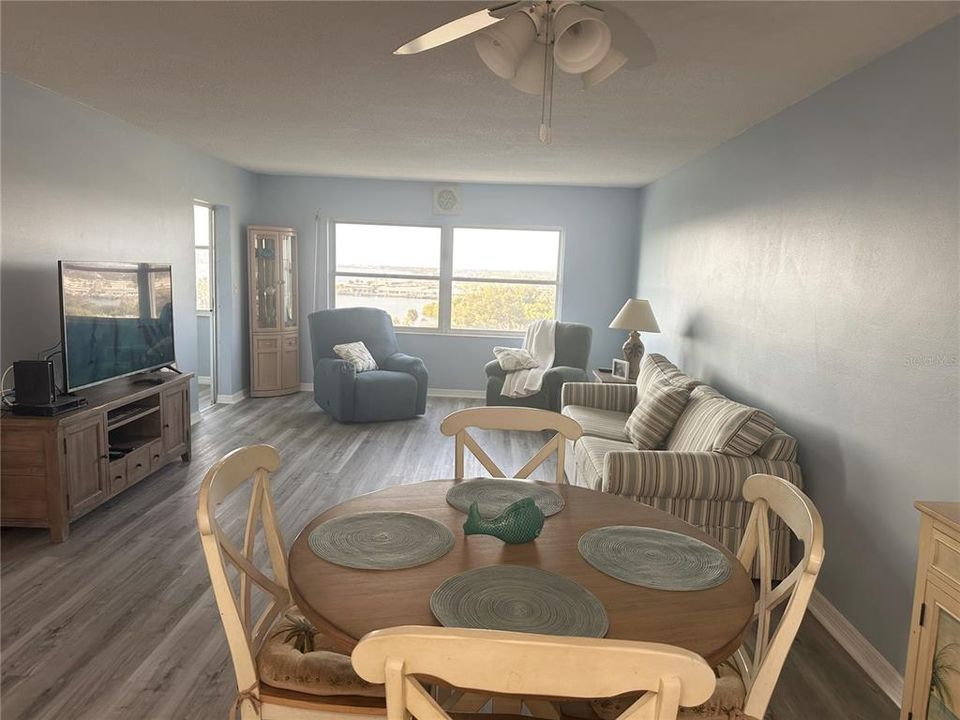 На продажу: $225,000 (1 спален, 1 ванн, 815 Квадратных фут)