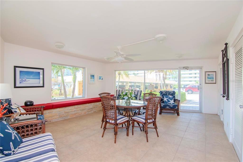 На продажу: $225,000 (1 спален, 1 ванн, 815 Квадратных фут)