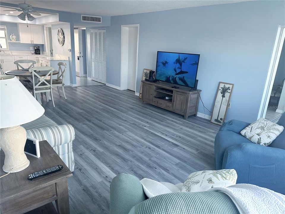 На продажу: $225,000 (1 спален, 1 ванн, 815 Квадратных фут)