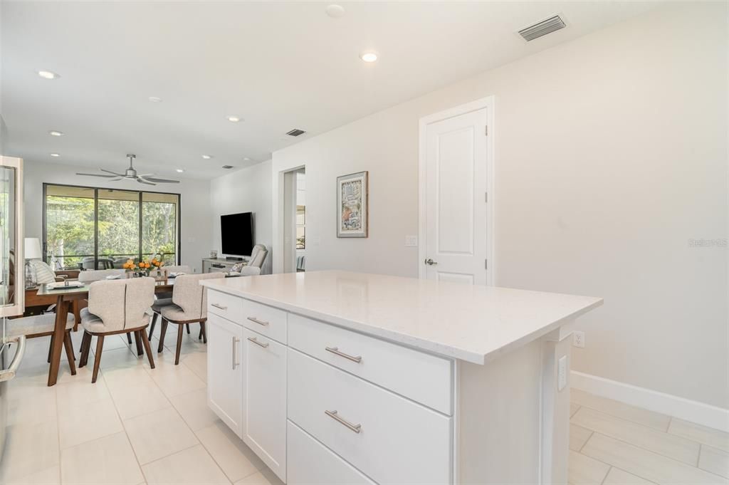 待售: $390,000 (2 贝兹, 2 浴室, 1412 平方英尺)