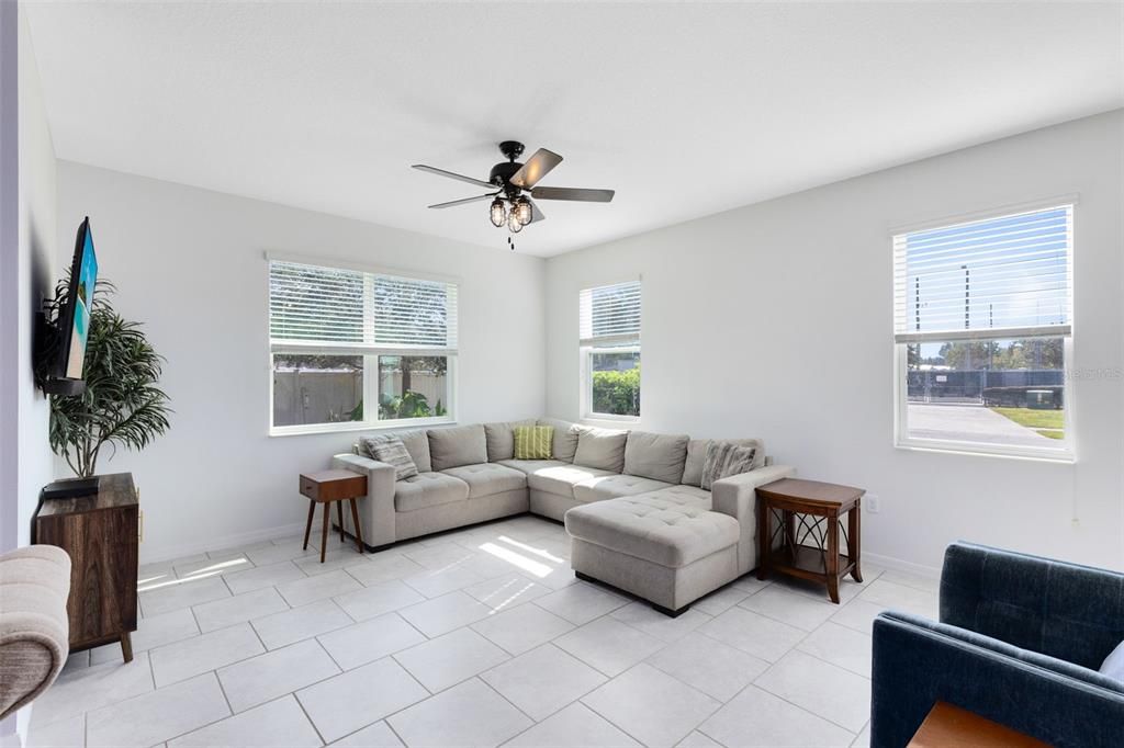 待售: $335,000 (3 贝兹, 2 浴室, 1590 平方英尺)