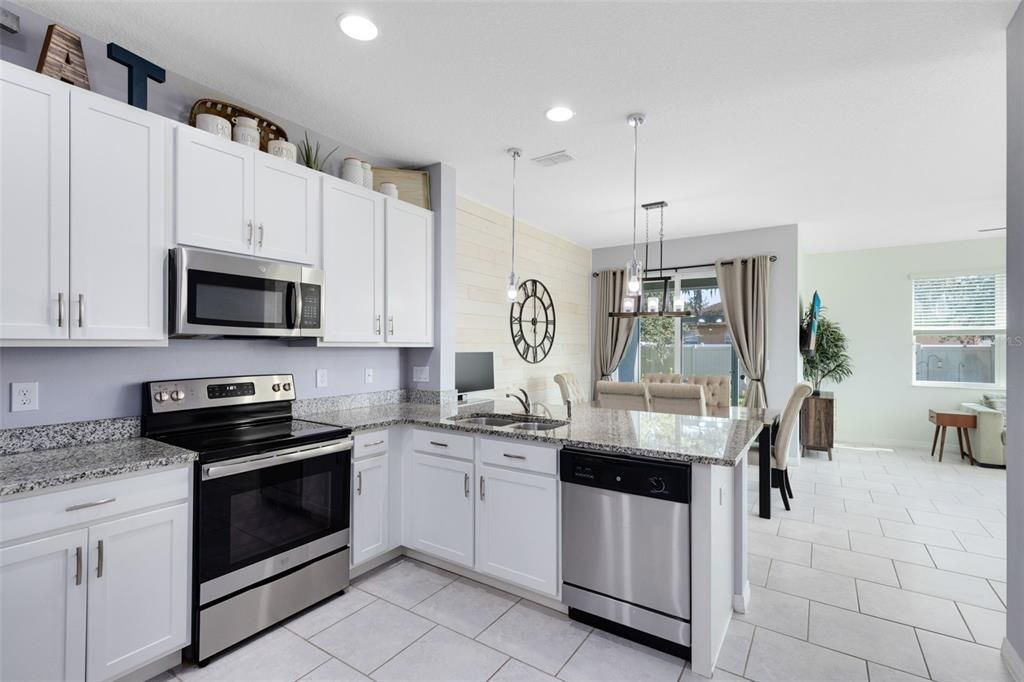 待售: $335,000 (3 贝兹, 2 浴室, 1590 平方英尺)