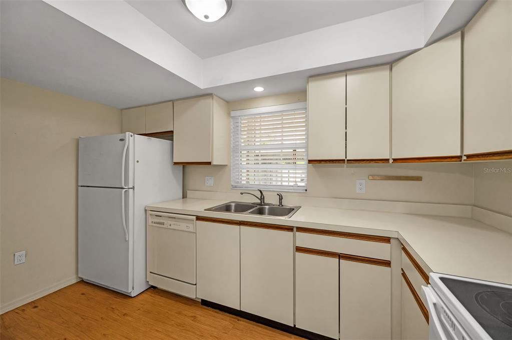 For Sale: $239,000 (3 beds, 2 baths, 1190 Square Feet)