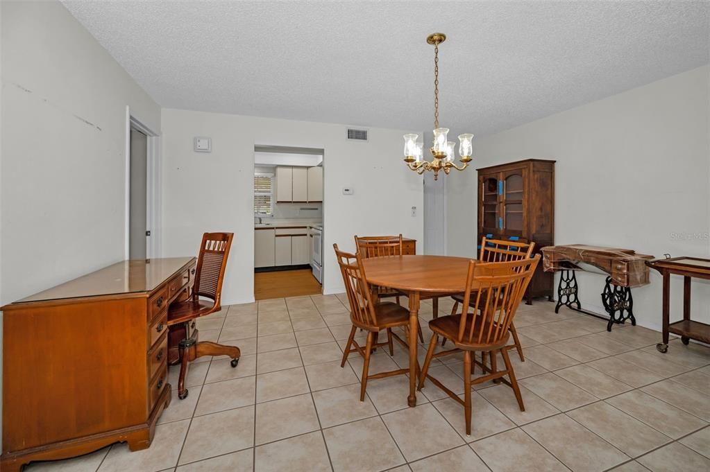 For Sale: $239,000 (3 beds, 2 baths, 1190 Square Feet)