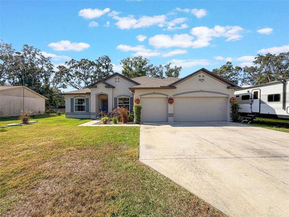 Active With Contract: $478,000 (4 beds, 3 baths, 2428 Square Feet)