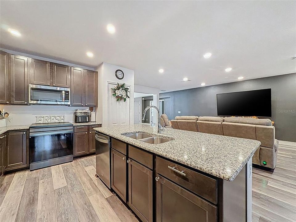 Active With Contract: $478,000 (4 beds, 3 baths, 2428 Square Feet)