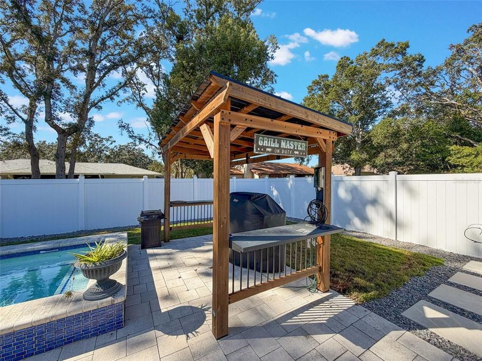 Active With Contract: $478,000 (4 beds, 3 baths, 2428 Square Feet)