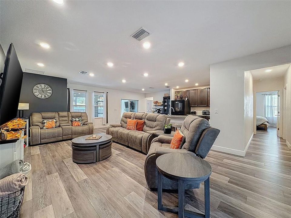 Active With Contract: $478,000 (4 beds, 3 baths, 2428 Square Feet)