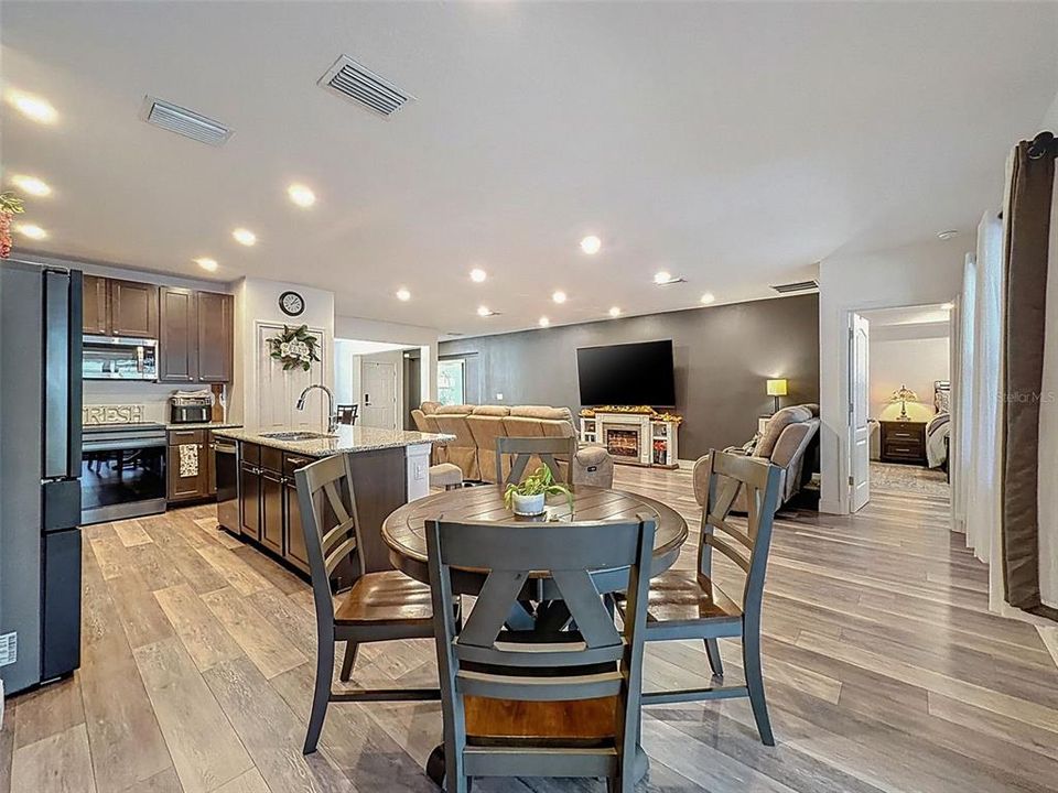 Active With Contract: $478,000 (4 beds, 3 baths, 2428 Square Feet)