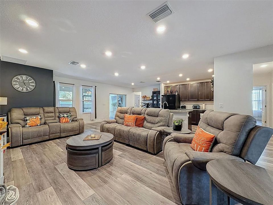 Active With Contract: $478,000 (4 beds, 3 baths, 2428 Square Feet)