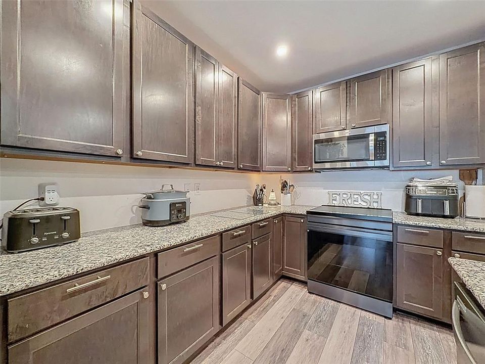 Active With Contract: $478,000 (4 beds, 3 baths, 2428 Square Feet)