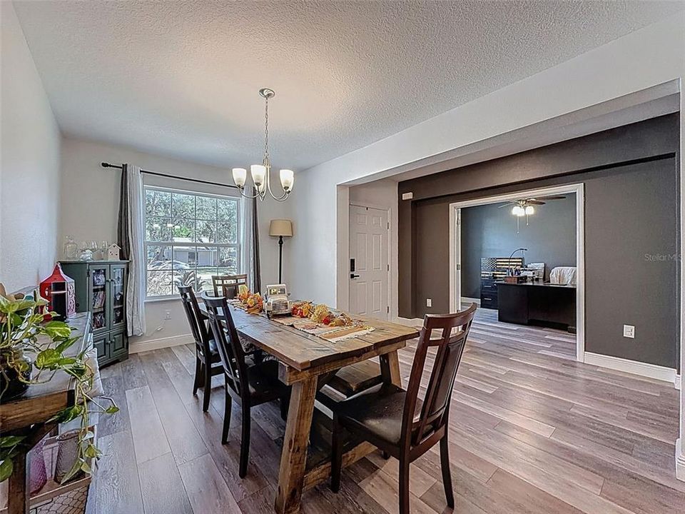 Active With Contract: $478,000 (4 beds, 3 baths, 2428 Square Feet)