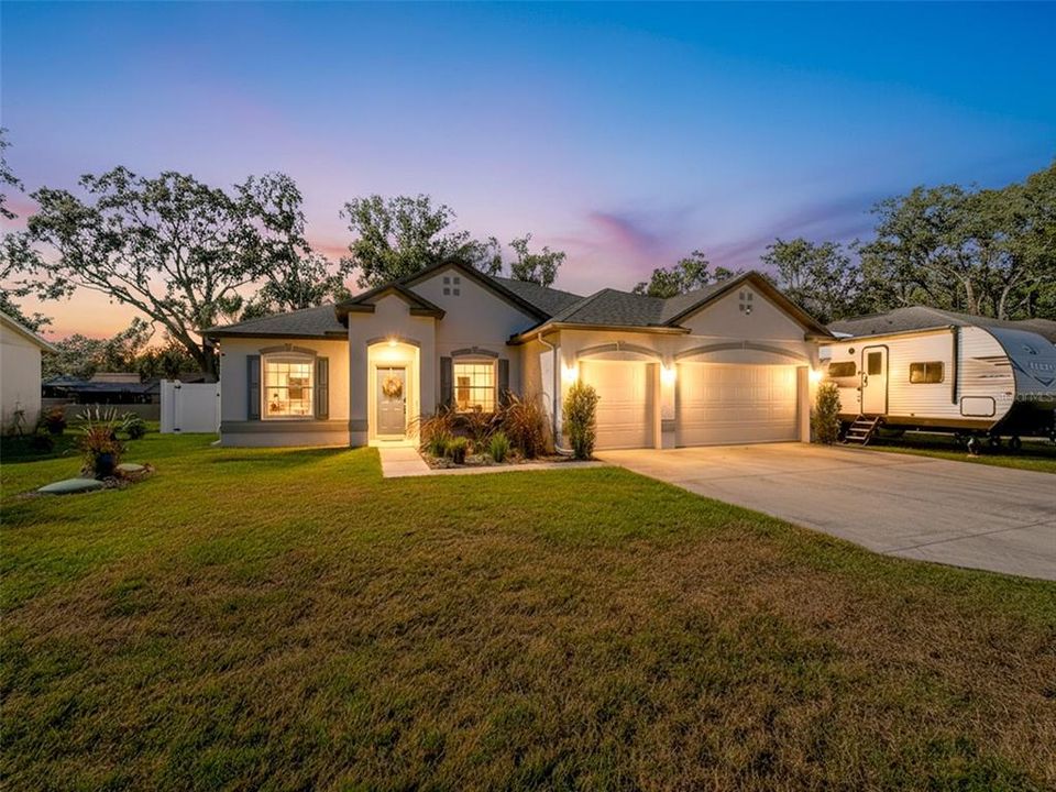 Active With Contract: $478,000 (4 beds, 3 baths, 2428 Square Feet)