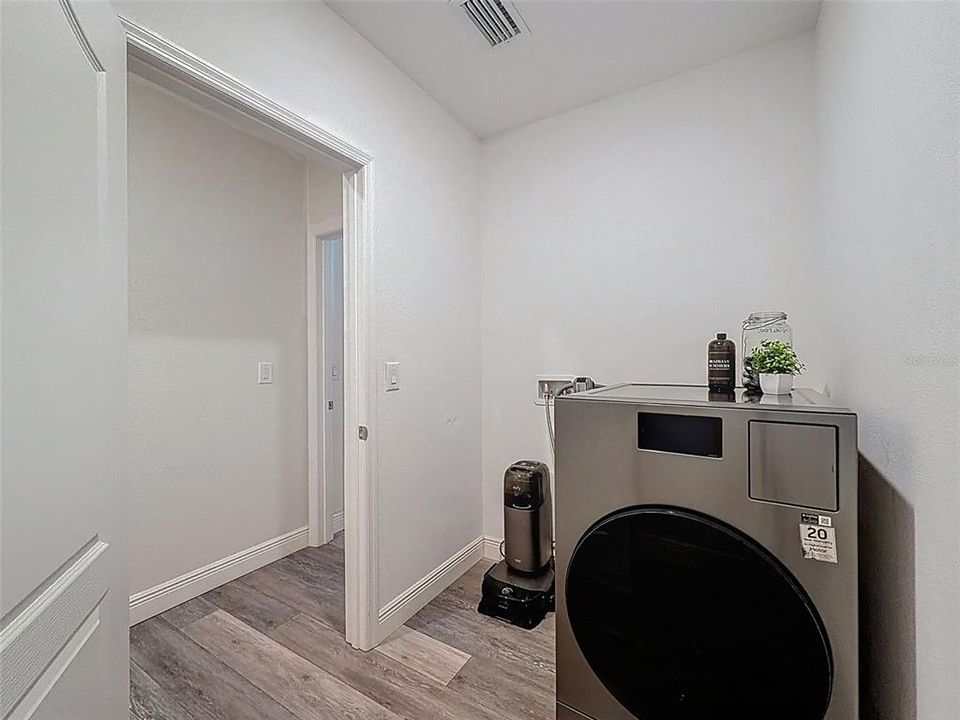 Active With Contract: $478,000 (4 beds, 3 baths, 2428 Square Feet)