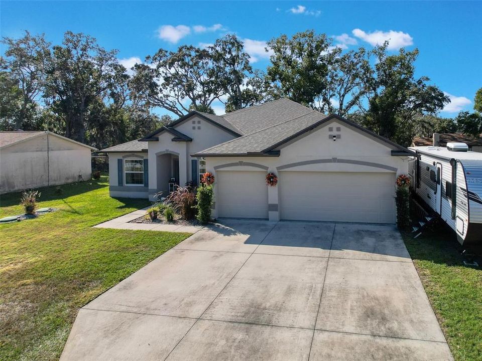 Active With Contract: $478,000 (4 beds, 3 baths, 2428 Square Feet)