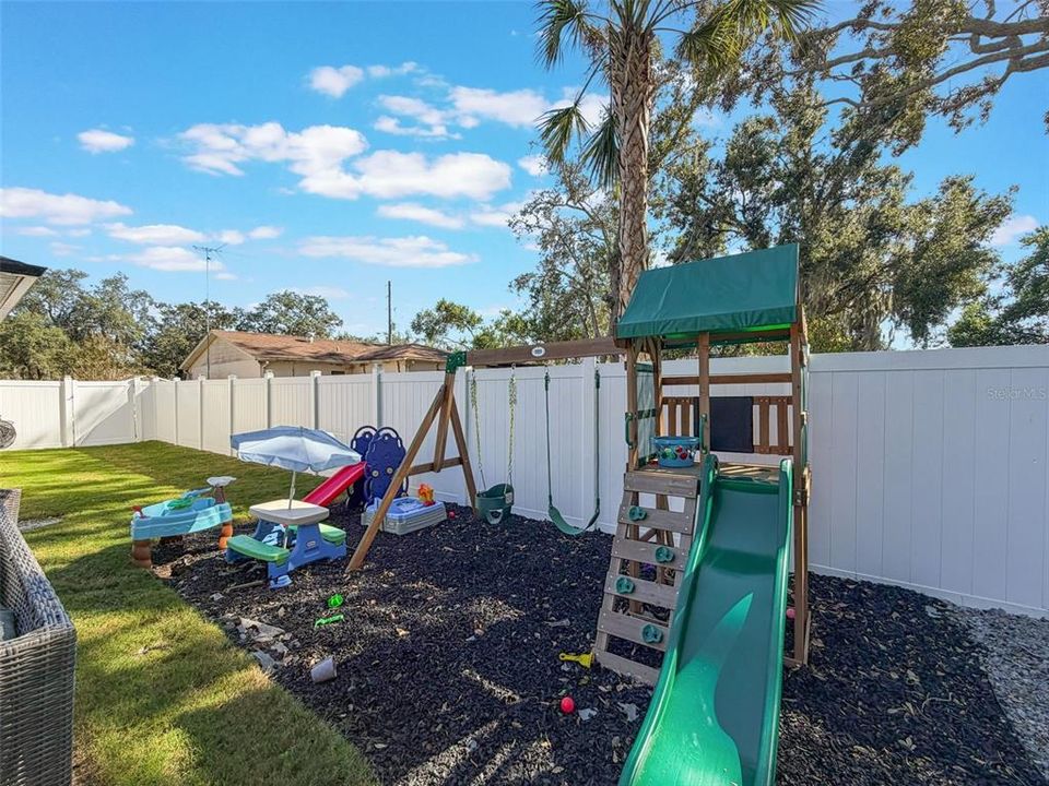 Active With Contract: $478,000 (4 beds, 3 baths, 2428 Square Feet)