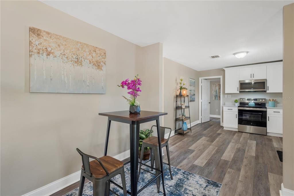 待售: $249,900 (3 贝兹, 1 浴室, 904 平方英尺)