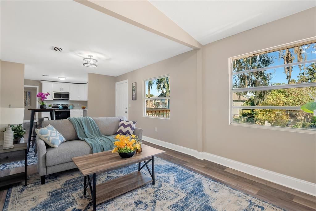 待售: $249,900 (3 贝兹, 1 浴室, 904 平方英尺)