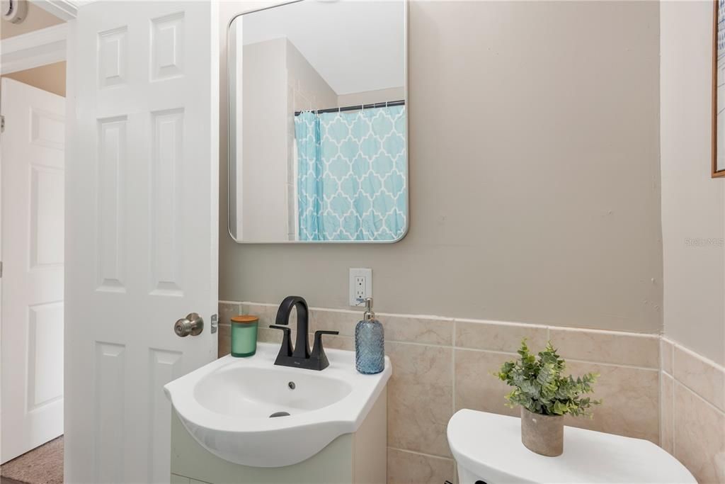 待售: $249,900 (3 贝兹, 1 浴室, 904 平方英尺)